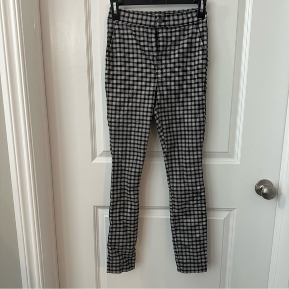 Hollister Women’s Plaid Checkered Pants - Picture 5 of 5